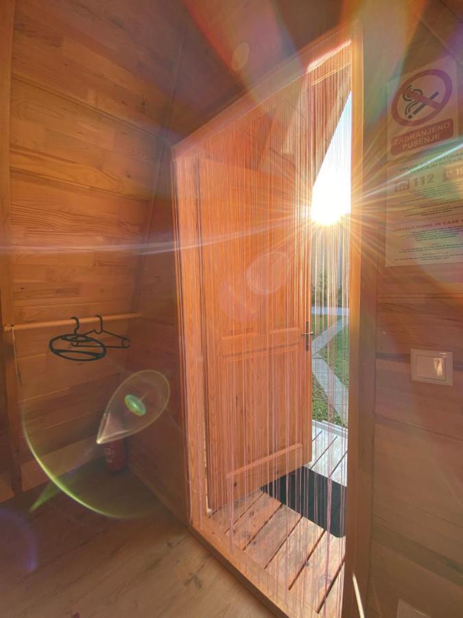 Rooms & Glamping Lana Haus Licko Petrovo Selo Eksteriør billede