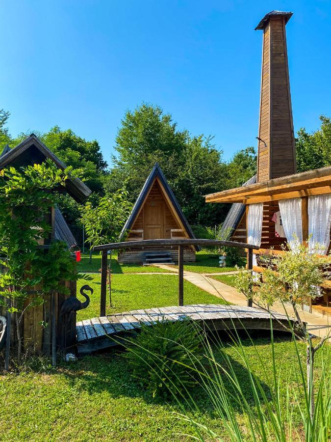 Rooms & Glamping Lana Haus Licko Petrovo Selo Eksteriør billede