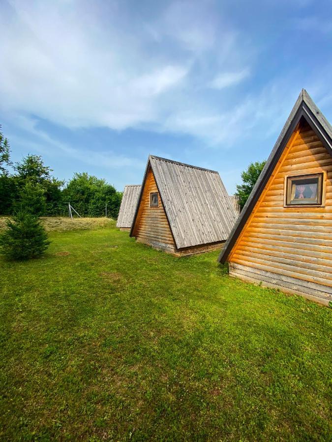 Rooms & Glamping Lana Haus Licko Petrovo Selo Eksteriør billede