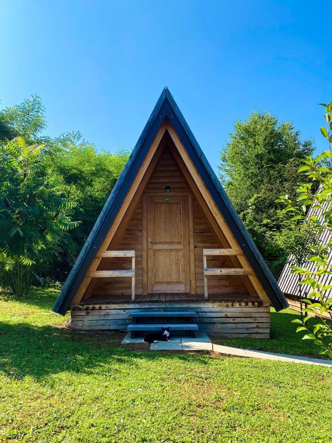 Rooms & Glamping Lana Haus Licko Petrovo Selo Eksteriør billede