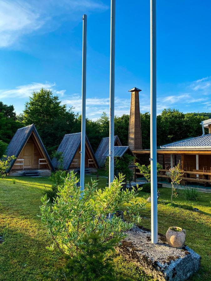 Rooms & Glamping Lana Haus Licko Petrovo Selo Eksteriør billede