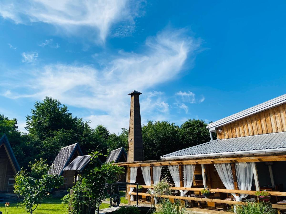 Rooms & Glamping Lana Haus Licko Petrovo Selo Eksteriør billede