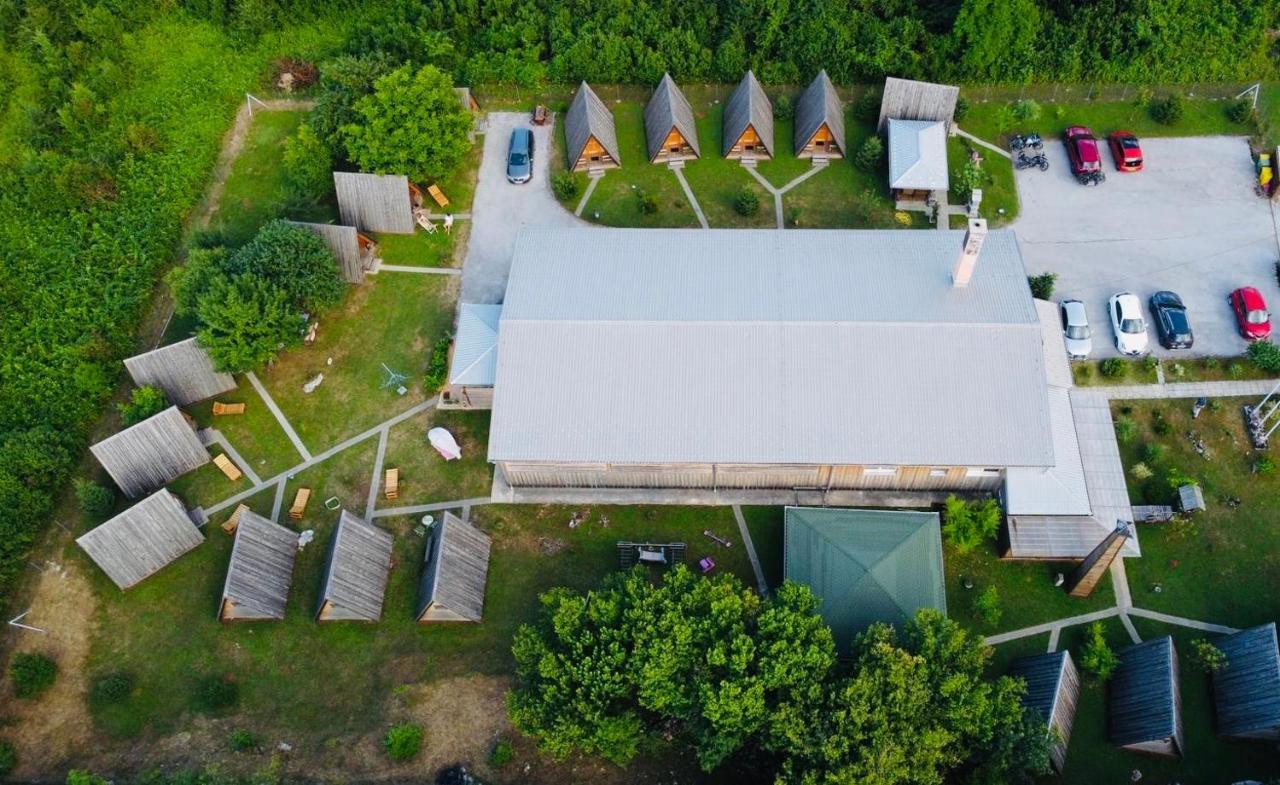 Rooms & Glamping Lana Haus Licko Petrovo Selo Eksteriør billede