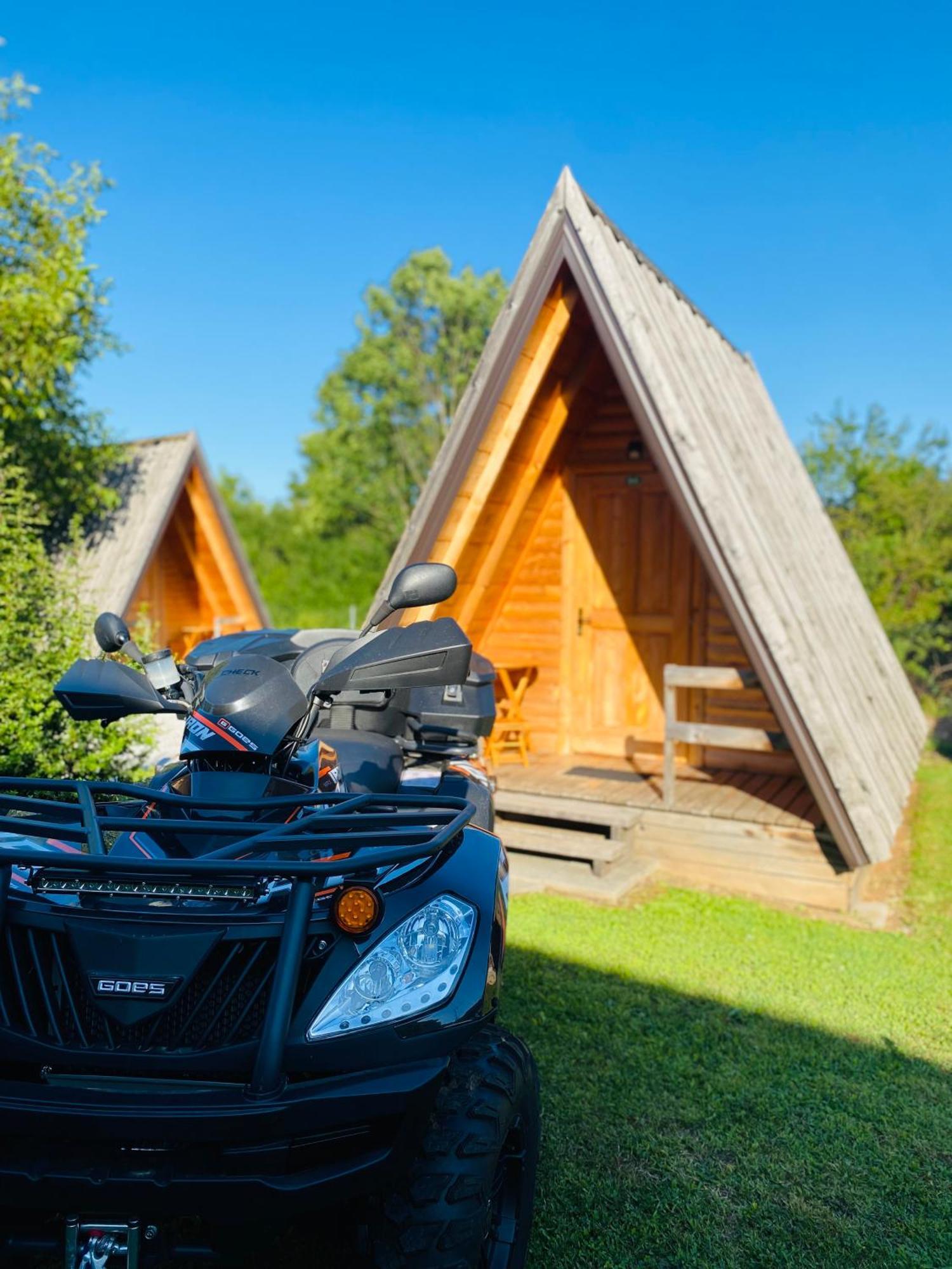 Rooms & Glamping Lana Haus Licko Petrovo Selo Eksteriør billede