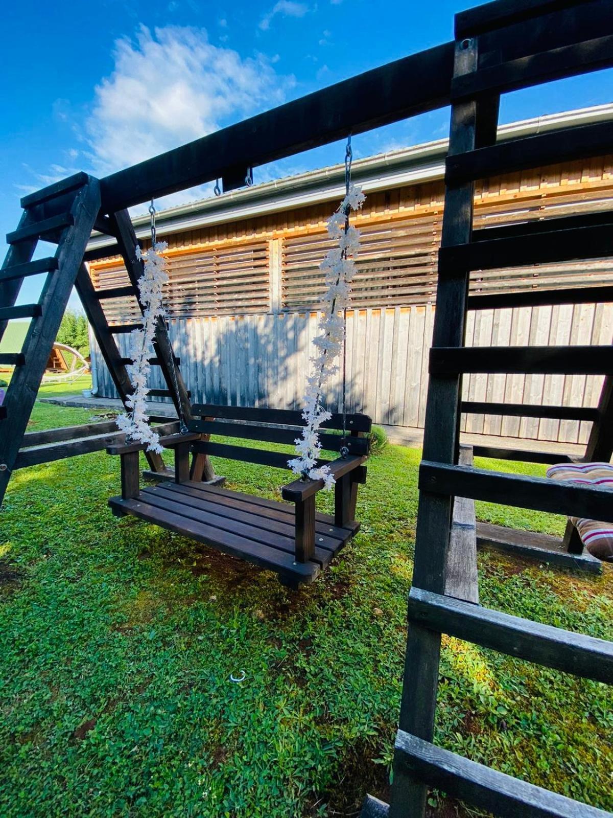 Rooms & Glamping Lana Haus Licko Petrovo Selo Eksteriør billede