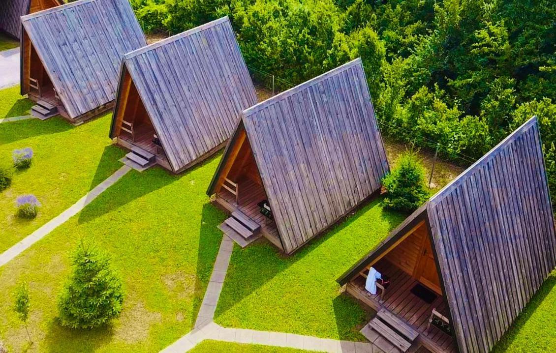 Rooms & Glamping Lana Haus Licko Petrovo Selo Eksteriør billede