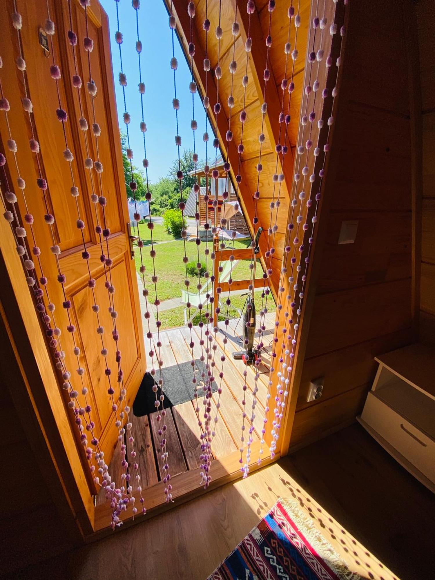 Rooms & Glamping Lana Haus Licko Petrovo Selo Eksteriør billede