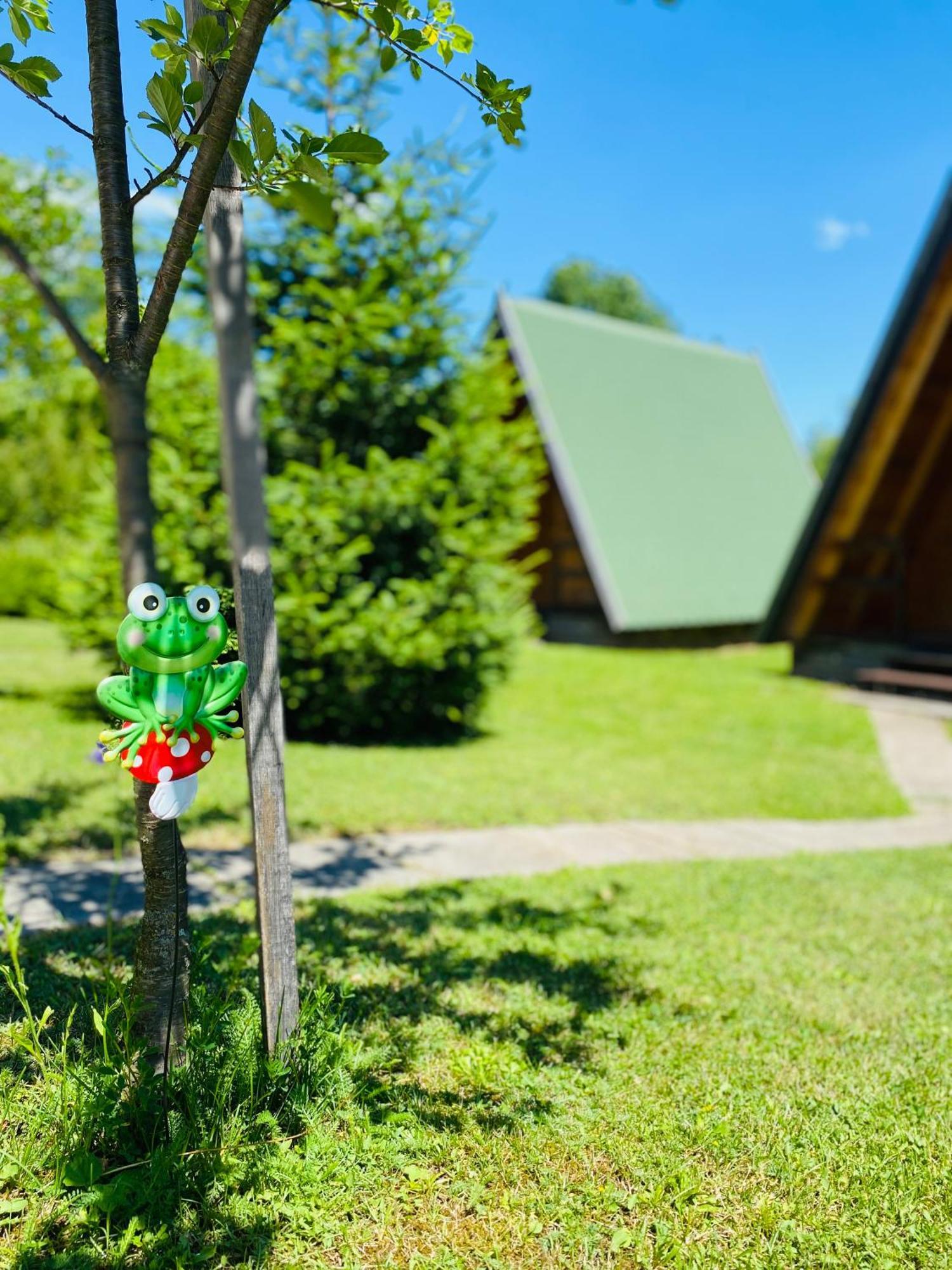 Rooms & Glamping Lana Haus Licko Petrovo Selo Eksteriør billede