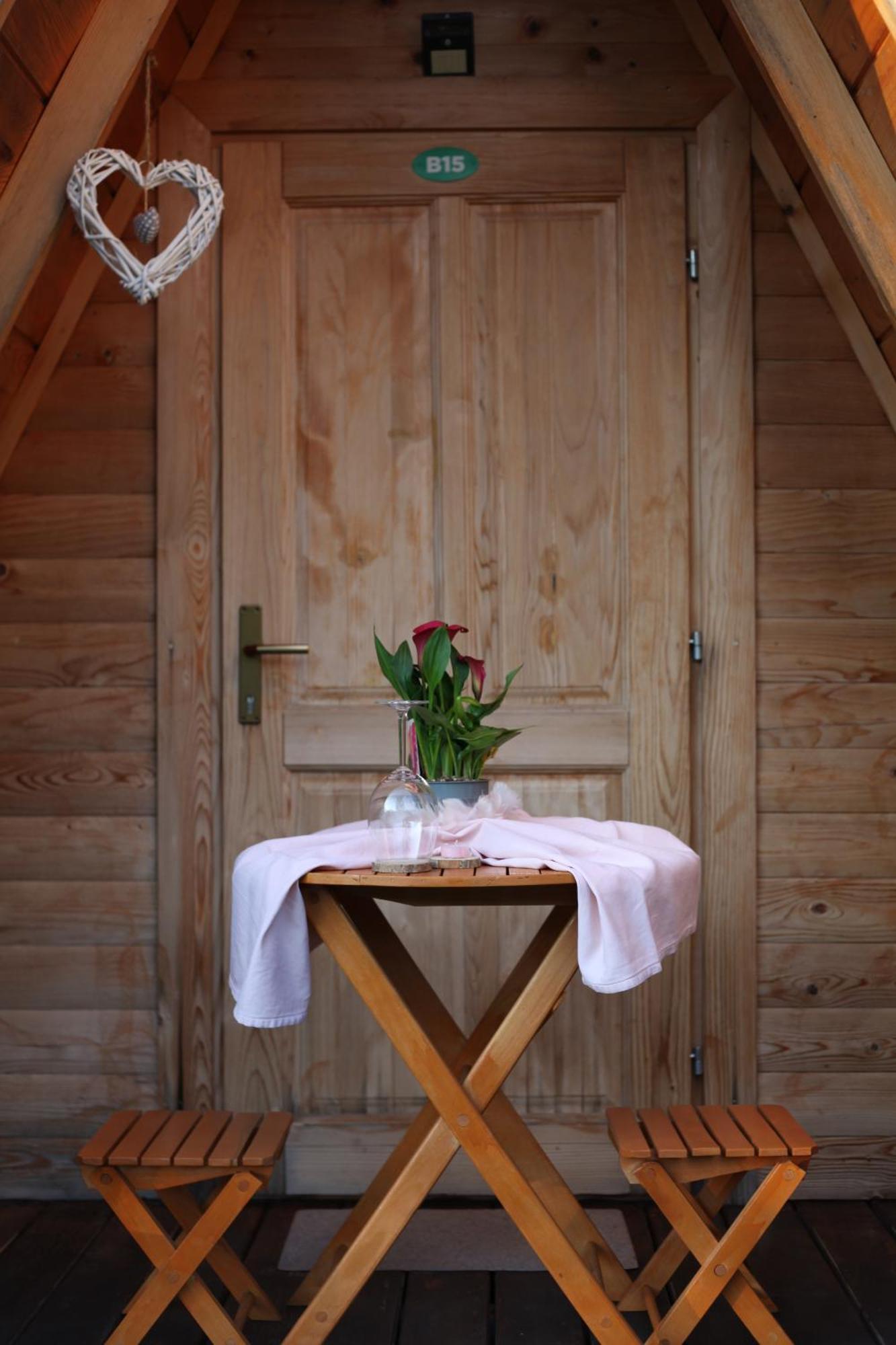 Rooms & Glamping Lana Haus Licko Petrovo Selo Eksteriør billede