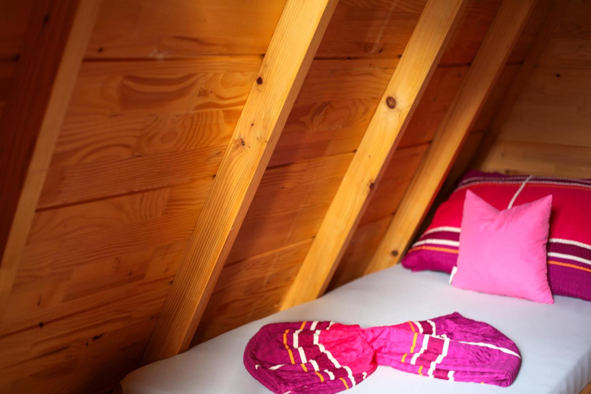 Rooms & Glamping Lana Haus Licko Petrovo Selo Eksteriør billede